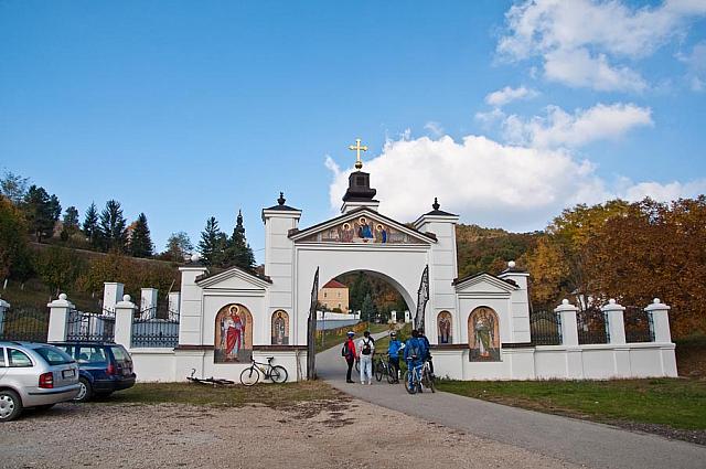 Kapija manastira Grgeteg