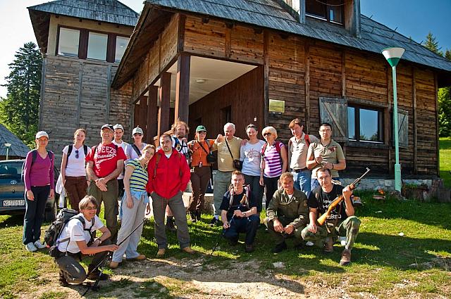 Grupa pred polazak na kružnu turu prvog dana