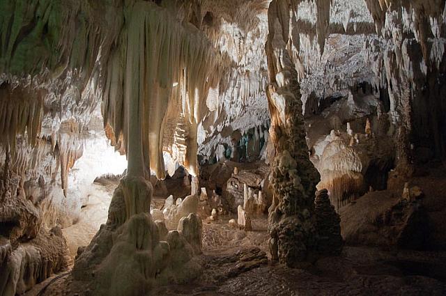 Rajkova pećina je verovatno najkitnjastija u Srbiji