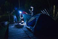Postavljanje šatora oko ponoći u petak, 17. jula
