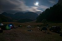 Kamp pod mesečinom