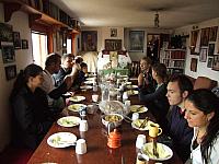 Grupa na manastirskom doručku