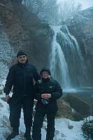 Rajko i Natalija pred vodopadom u Lisinama (vode itekako ima)