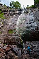 Kameni zid niz koji se survava Čunguljski vodopad