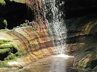 Šarena kadica u koju se sliva voda na Bukovačkom Dolu