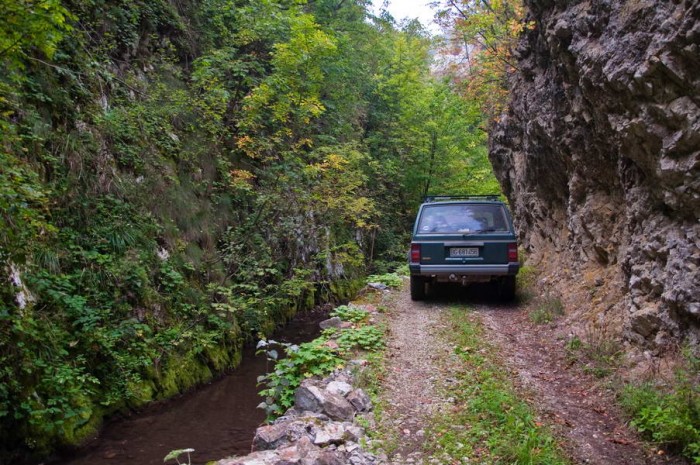 Put isklesan kroz kanjon Crne reke